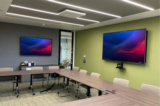 Large conferencing and training room with audiovisual technology